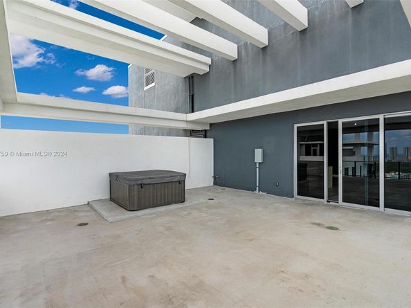 16385 Biscayne Blvd PH4, North Miami Beach FL 33160