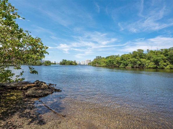 16385 Biscayne Blvd PH4, North Miami Beach FL 33160