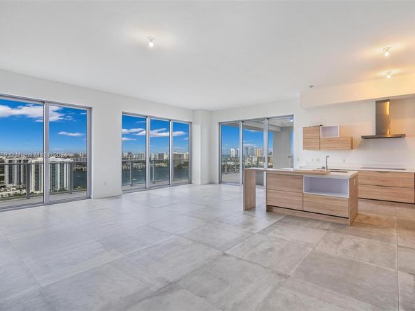 16385 Biscayne Blvd PH4, North Miami Beach FL 33160