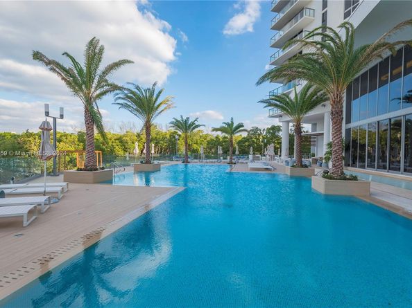 16385 Biscayne Blvd PH4, North Miami Beach FL 33160