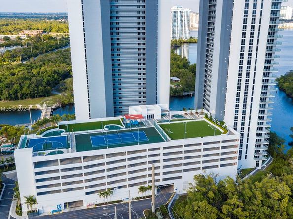 16385 Biscayne Blvd PH4, North Miami Beach FL 33160