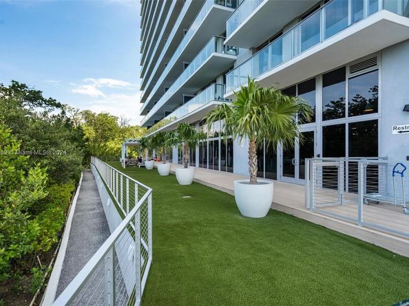 16385 Biscayne Blvd PH4, North Miami Beach FL 33160
