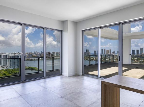 16385 Biscayne Blvd PH4, North Miami Beach FL 33160