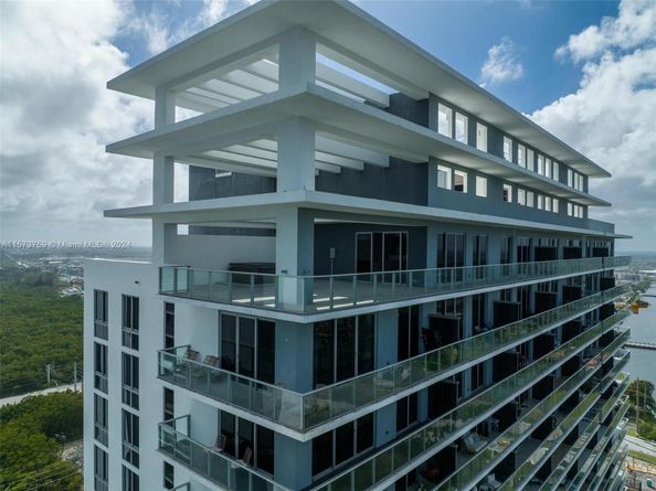 16385 Biscayne Blvd PH4, North Miami Beach FL 33160