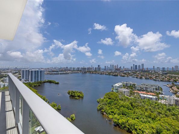 16385 Biscayne Blvd PH4, North Miami Beach FL 33160