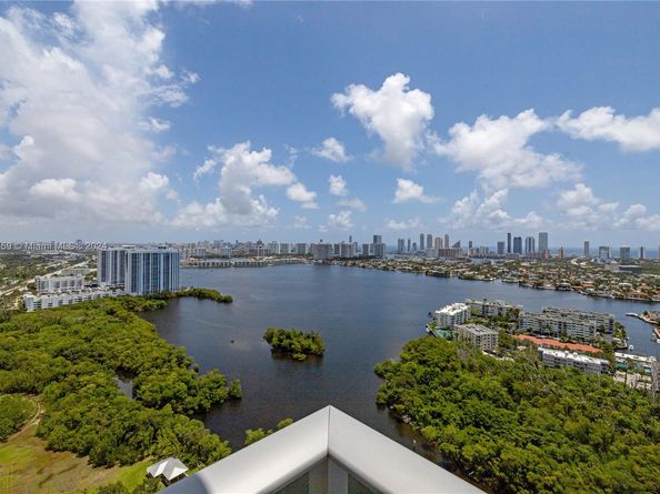 16385 Biscayne Blvd PH4, North Miami Beach FL 33160