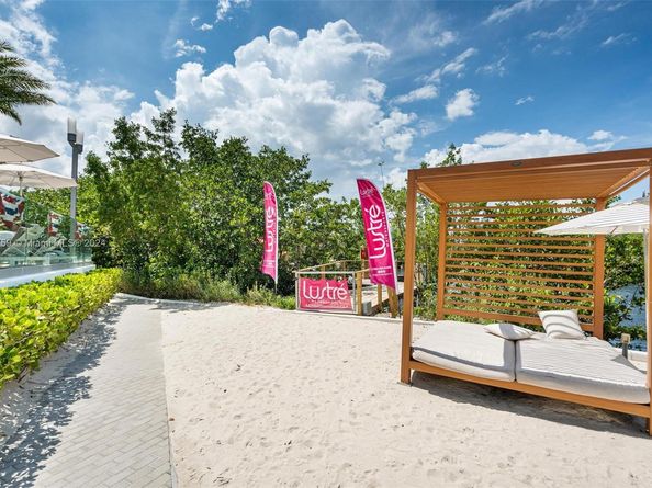 16385 Biscayne Blvd PH4, North Miami Beach FL 33160