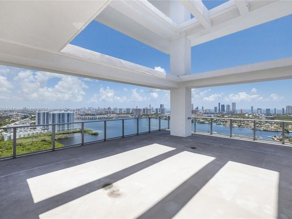 16385 Biscayne Blvd PH4, North Miami Beach FL 33160