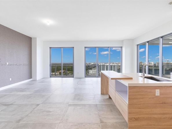 16385 Biscayne Blvd PH4, North Miami Beach FL 33160