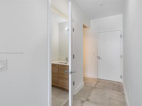16385 Biscayne Blvd PH4, North Miami Beach FL 33160