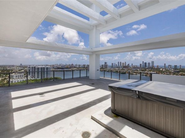 16385 Biscayne Blvd PH4, North Miami Beach FL 33160