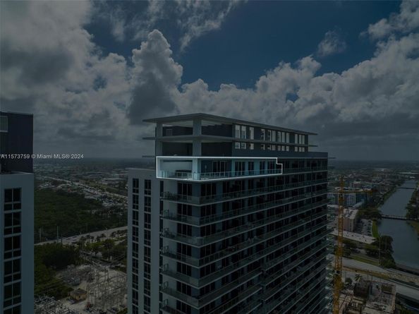 16385 Biscayne Blvd PH4, North Miami Beach FL 33160