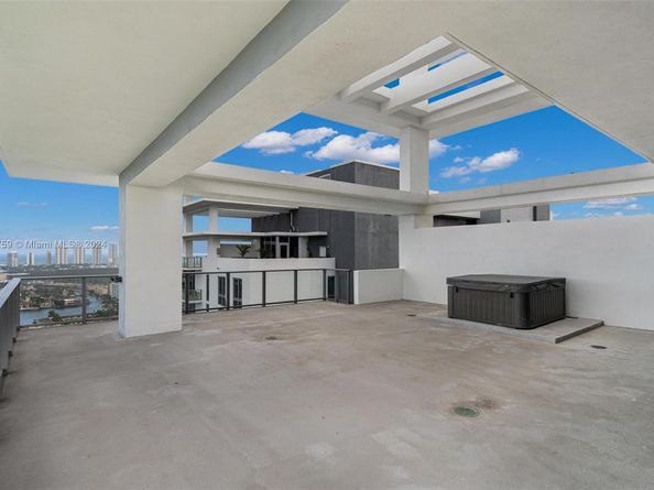 16385 Biscayne Blvd PH4, North Miami Beach FL 33160