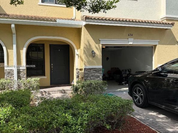 424 NE 194th Ter, Miami FL 33179