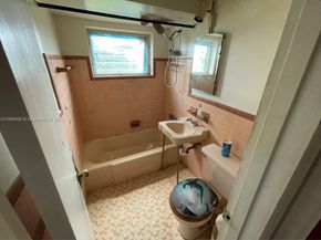 705 E River Dr, Margate FL 33063