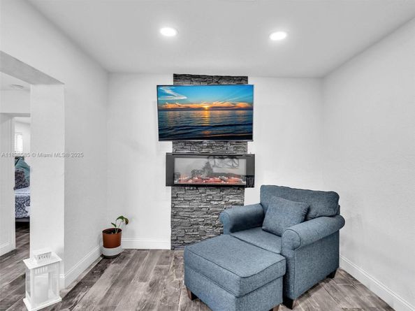 100 NW 8th Ave, Hallandale Beach FL 33009