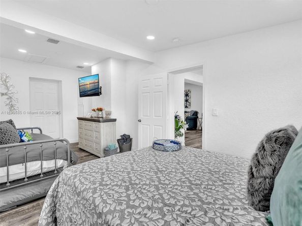 100 NW 8th Ave, Hallandale Beach FL 33009