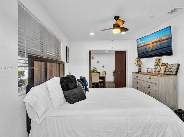 100 NW 8th Ave, Hallandale Beach FL 33009