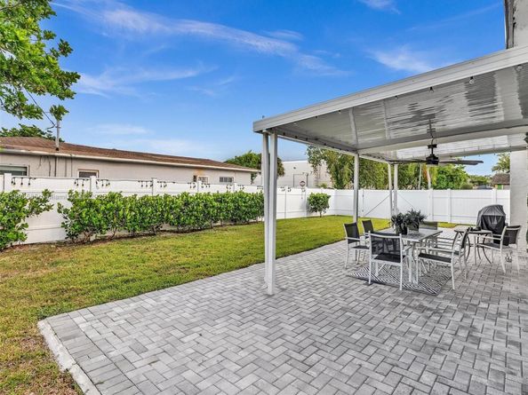 100 NW 8th Ave, Hallandale Beach FL 33009