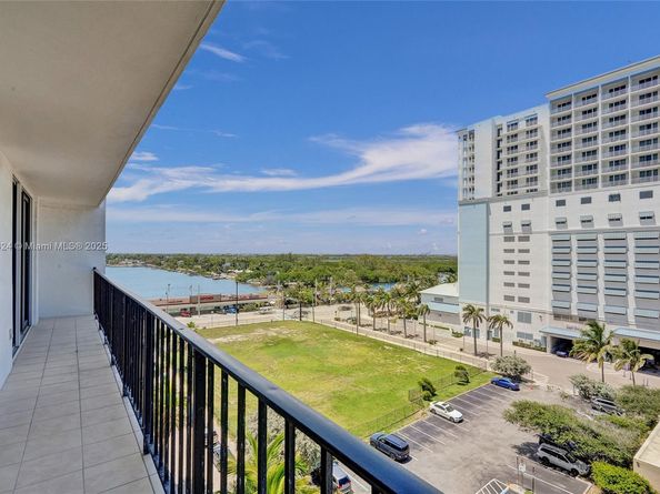 322 Buchanan St 810, Hollywood FL 33019