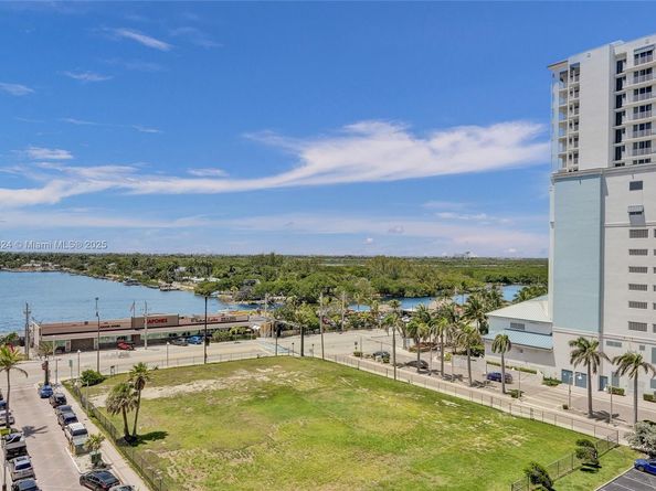 322 Buchanan St 810, Hollywood FL 33019