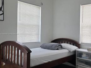 2729 NW 47th St, Miami FL 33142