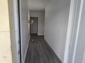 2729 NW 47th St, Miami FL 33142