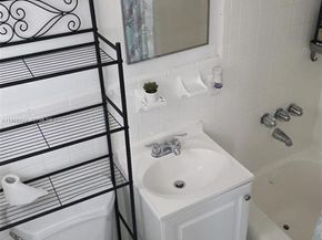 2729 NW 47th St, Miami FL 33142