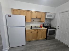 2729 NW 47th St, Miami FL 33142