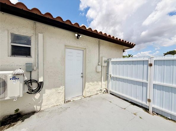 5730 NW 199th St, Hialeah FL 33015