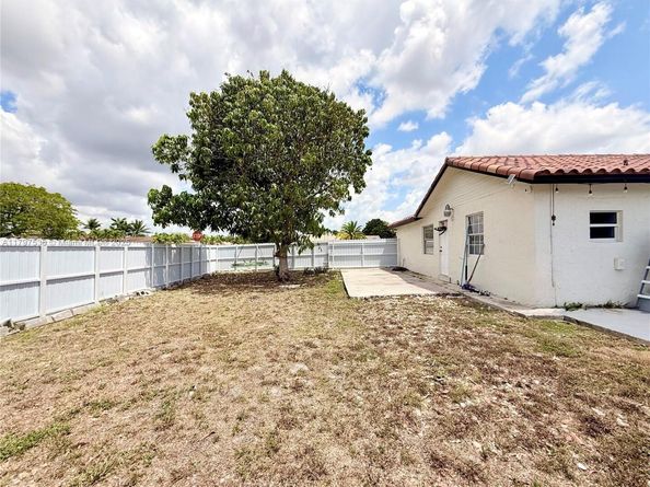 5730 NW 199th St, Hialeah FL 33015
