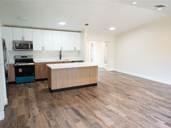 8915 NW 26th Ct, Coral Springs FL 33065