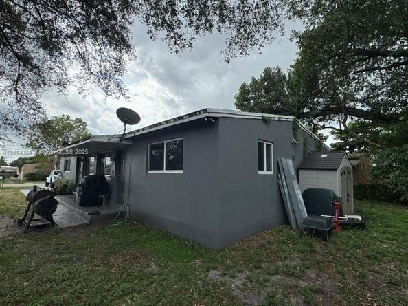 6351 Hayes St, Hollywood FL 33024