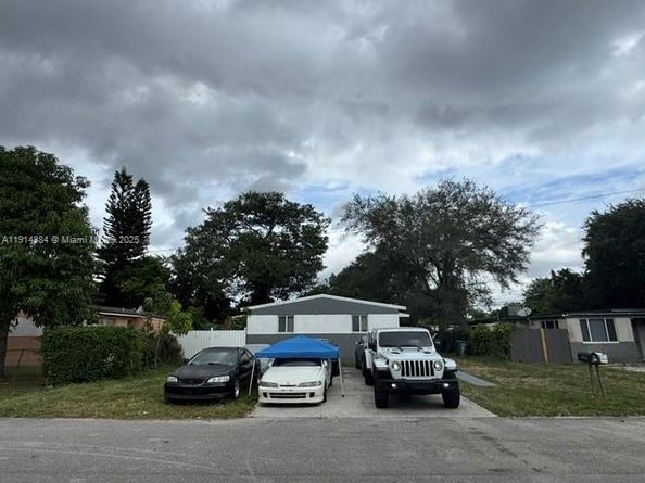 6351 Hayes St, Hollywood FL 33024