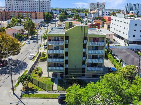 1312 NW 4th St 402, Miami FL 33125