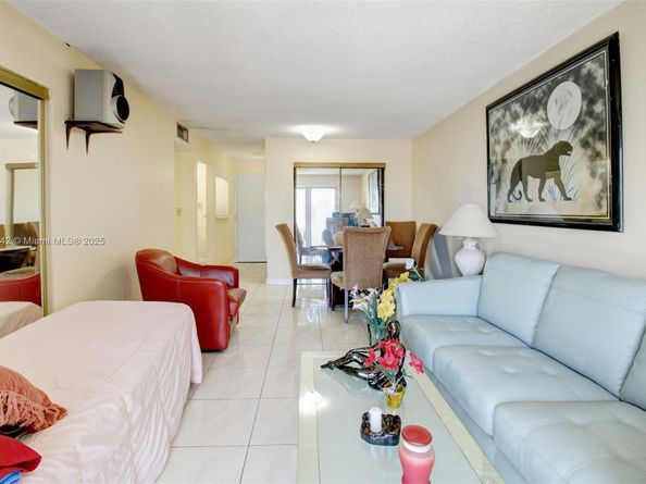 1312 NW 4th St 402, Miami FL 33125