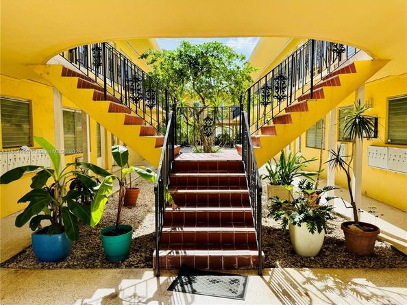 65 Washington Ave 3, Miami Beach FL 33139