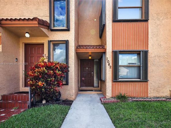 1042 SW 113th Ter 121, Pembroke Pines FL 33025