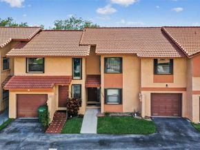 1042 SW 113th Ter 121, Pembroke Pines FL 33025