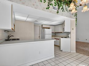 1042 SW 113th Ter 121, Pembroke Pines FL 33025