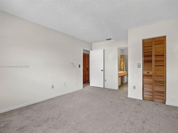 1042 SW 113th Ter 121, Pembroke Pines FL 33025