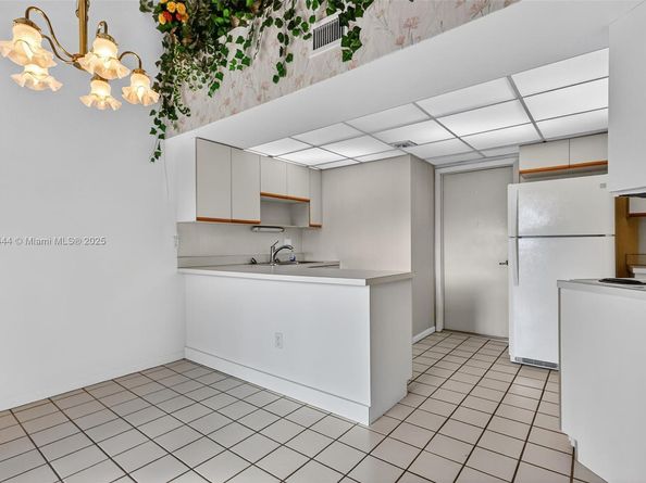 1042 SW 113th Ter 121, Pembroke Pines FL 33025