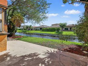 1042 SW 113th Ter 121, Pembroke Pines FL 33025