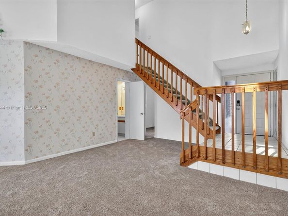 1042 SW 113th Ter 121, Pembroke Pines FL 33025