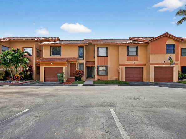 1042 SW 113th Ter 121, Pembroke Pines FL 33025
