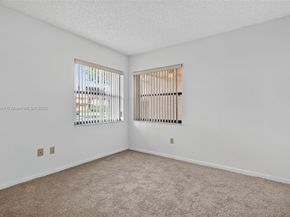 1042 SW 113th Ter 121, Pembroke Pines FL 33025