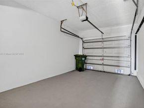 1042 SW 113th Ter 121, Pembroke Pines FL 33025