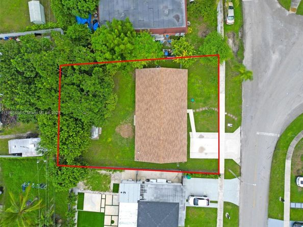 14420 Graves Dr, Miami FL 33176