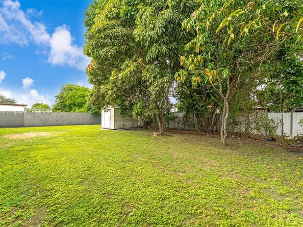 14420 Graves Dr, Miami FL 33176
