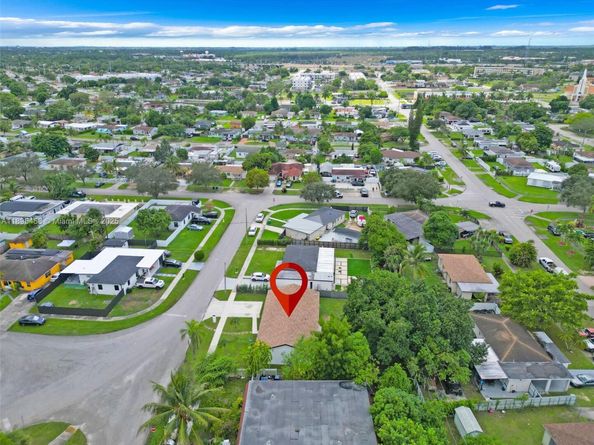 14420 Graves Dr, Miami FL 33176